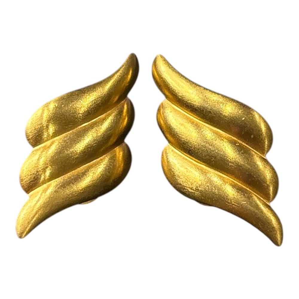 Monet Vintage Brushed Gold Lightweight Clip On Earrings 1.5” wide 1” tall JB2